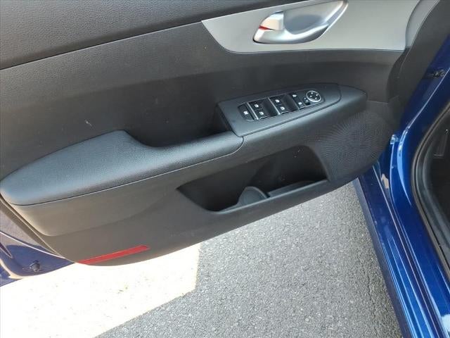 2023 Kia Forte LXS IVT