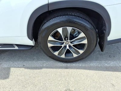 2021 Toyota Highlander XLE FWD (Natl)