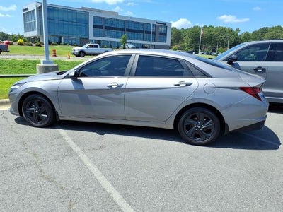 2022 Hyundai ELANTRA SEL IVT