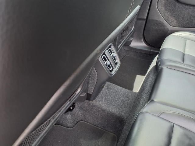 2023 Volvo XC40 B4 FWD Ultimate Bright Theme