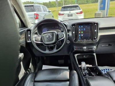 2023 Volvo XC40 B4 FWD Ultimate Bright Theme