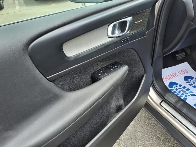 2023 Volvo XC40 B4 FWD Ultimate Bright Theme