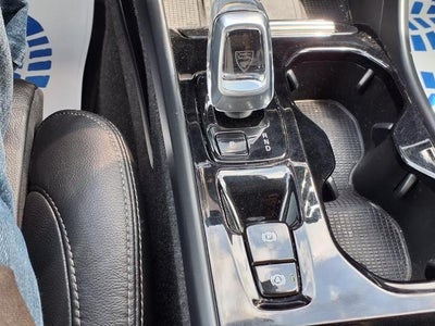 2023 Volvo XC40 B4 FWD Ultimate Bright Theme