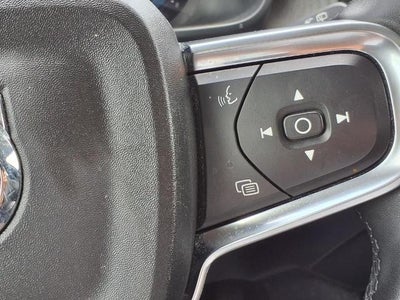 2023 Volvo XC40 B4 FWD Ultimate Bright Theme