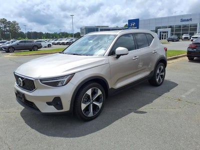 2023 Volvo XC40 B4 FWD Ultimate Bright Theme