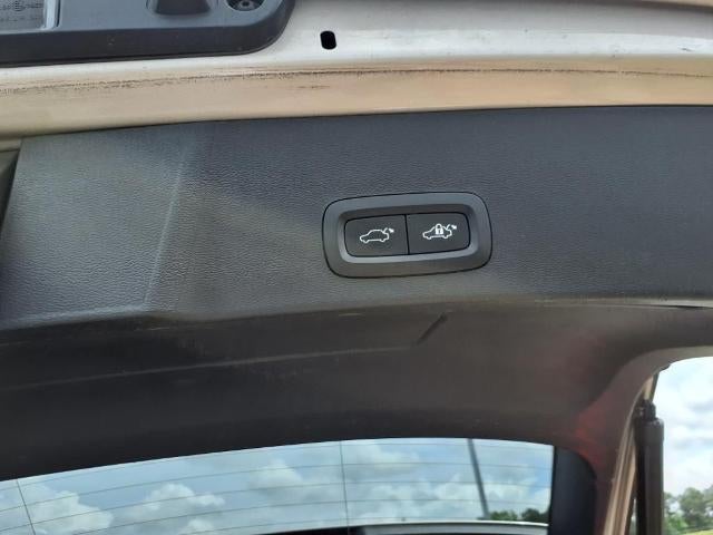 2023 Volvo XC40 B4 FWD Ultimate Bright Theme