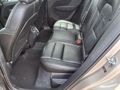 2023 Volvo XC40 B4 FWD Ultimate Bright Theme