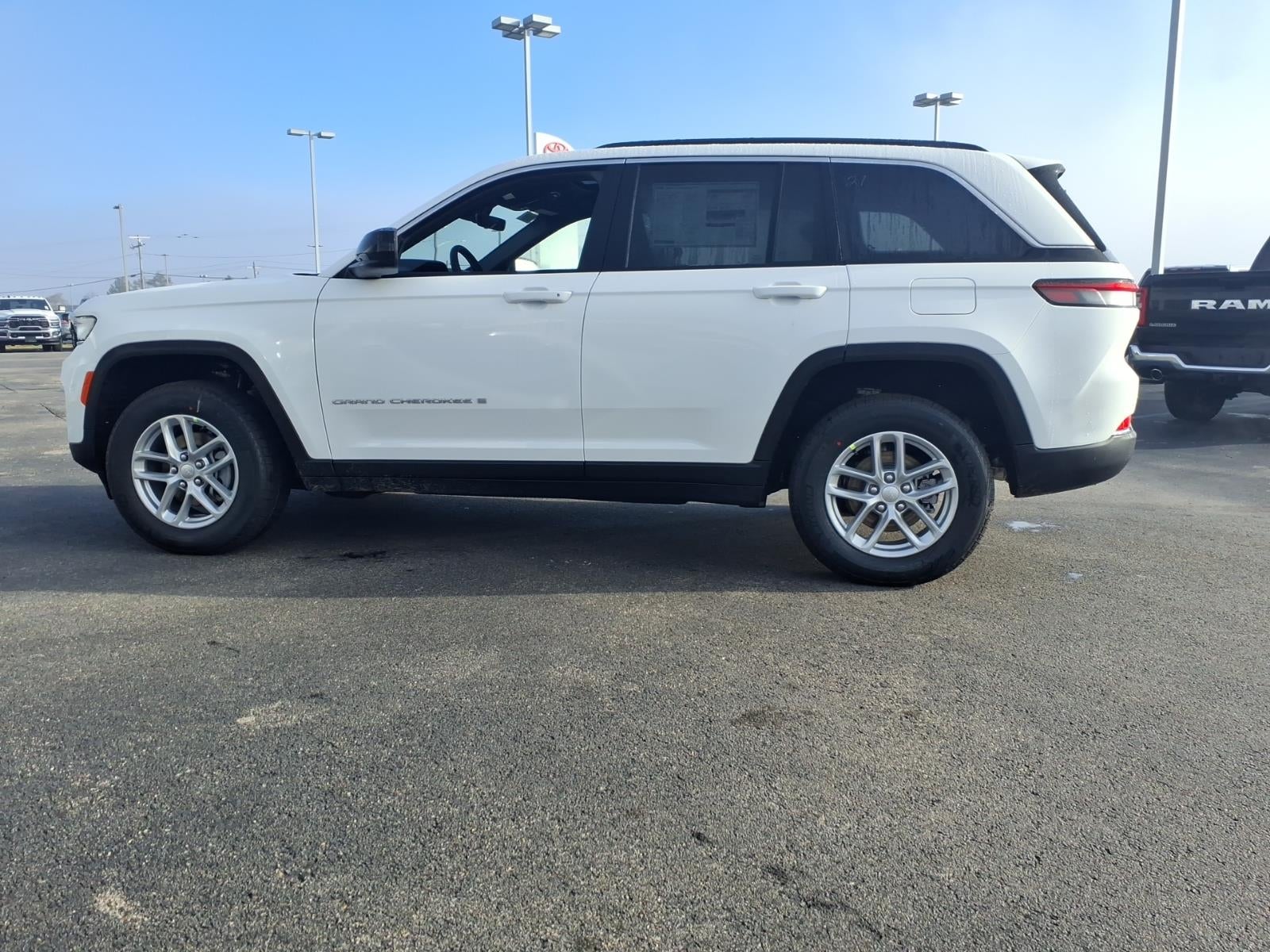 2026 Jeep Grand Cherokee GRAND CHEROKEE LAREDO X 4X4