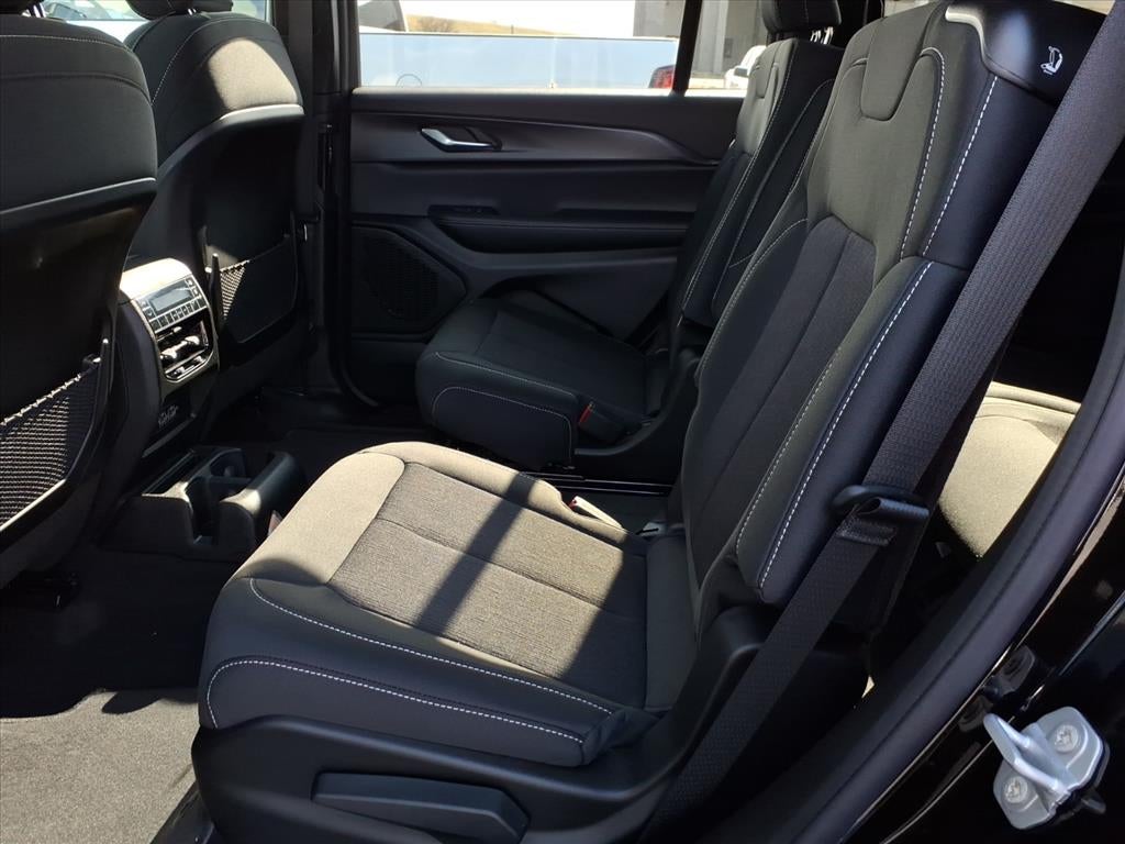 2025 Jeep Grand Cherokee GRAND CHEROKEE L LAREDO X 4X2