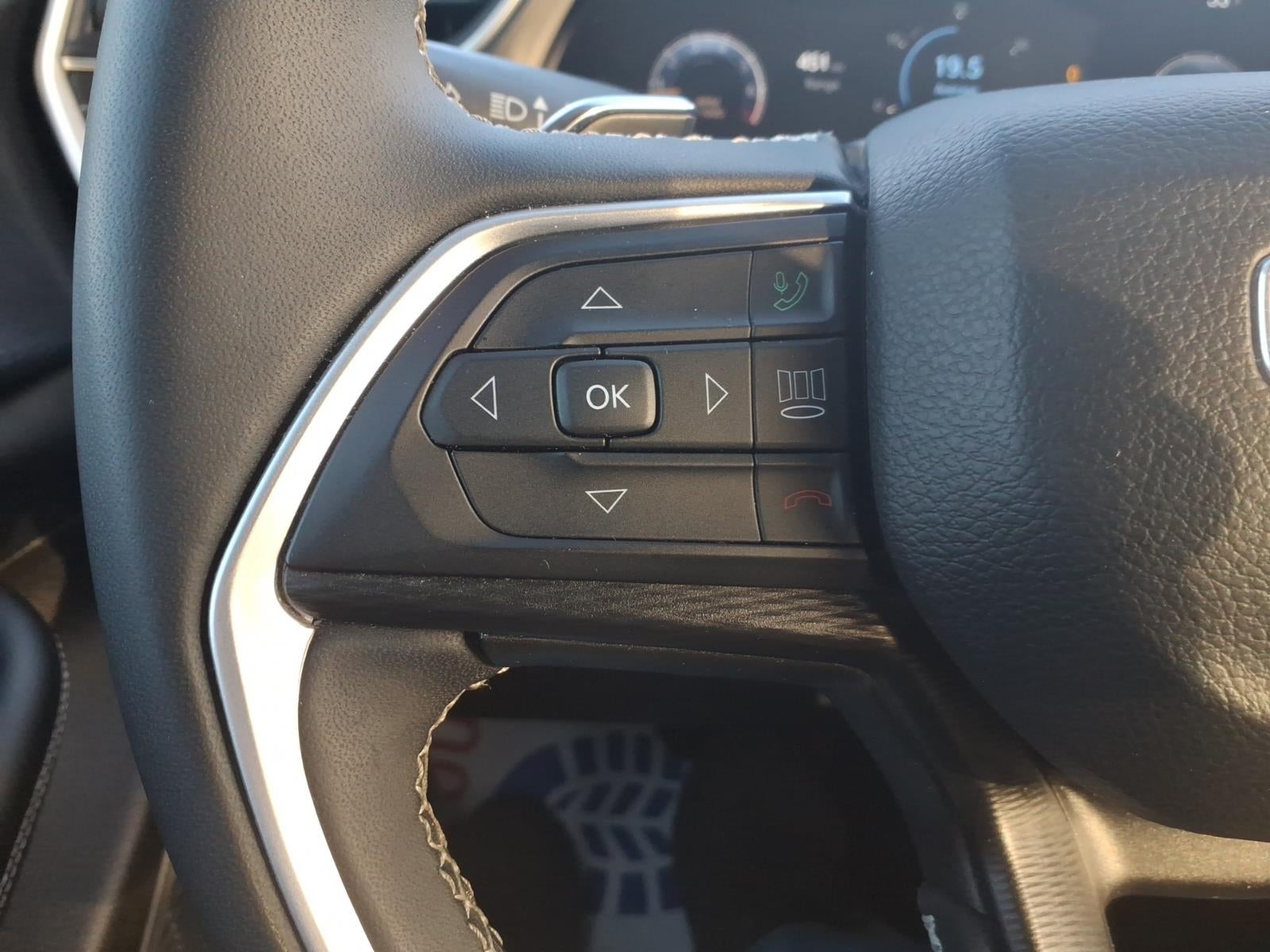 2023 Jeep Grand Cherokee L Laredo 4x2