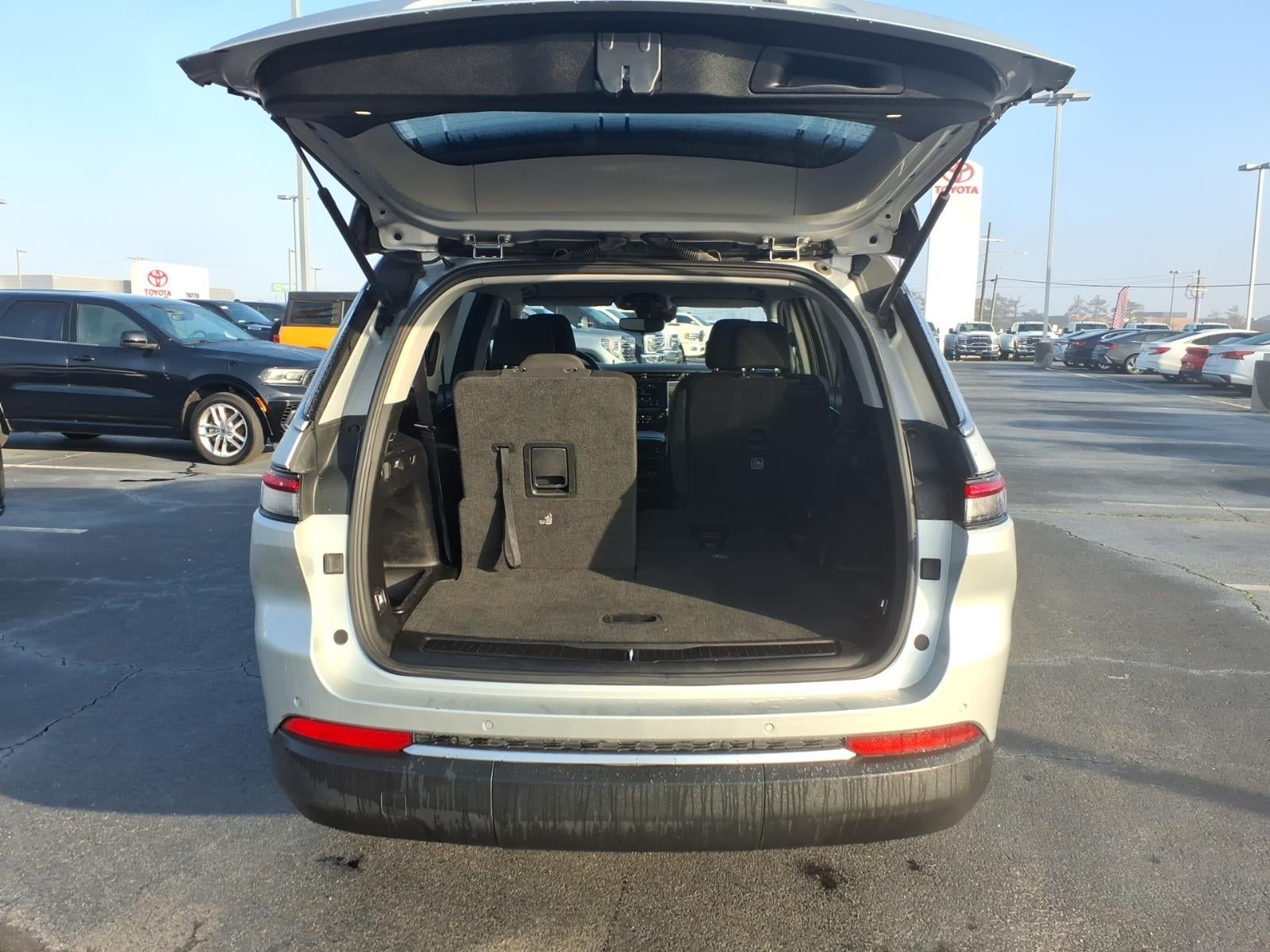 2023 Jeep Grand Cherokee L Laredo 4x2