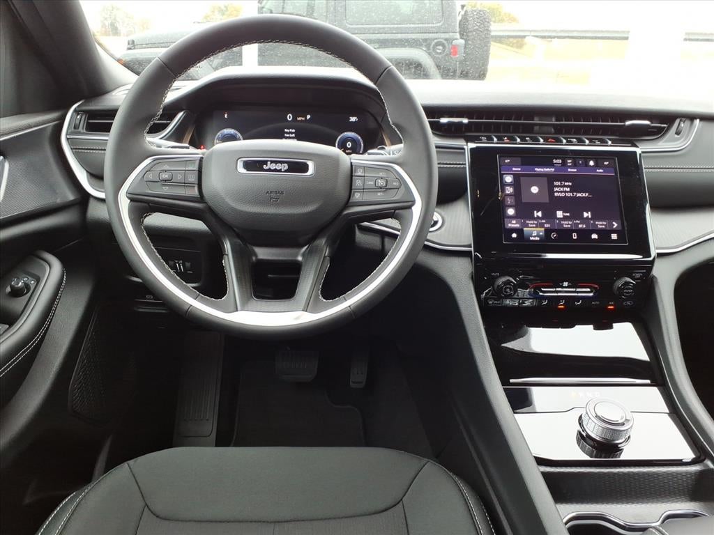 2025 Jeep Grand Cherokee GRAND CHEROKEE L LAREDO 4X4