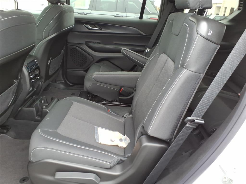 2025 Jeep Grand Cherokee GRAND CHEROKEE L LAREDO 4X4