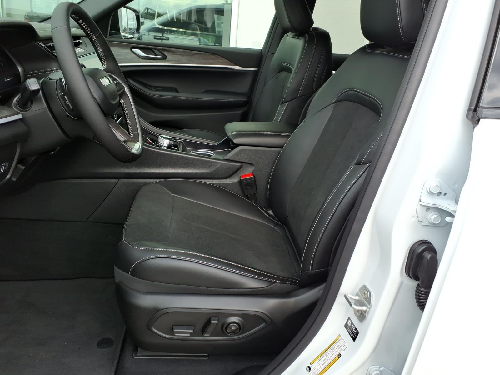 2026 Jeep Grand Cherokee GRAND CHEROKEE L LAREDO ALTITUDE 4X4