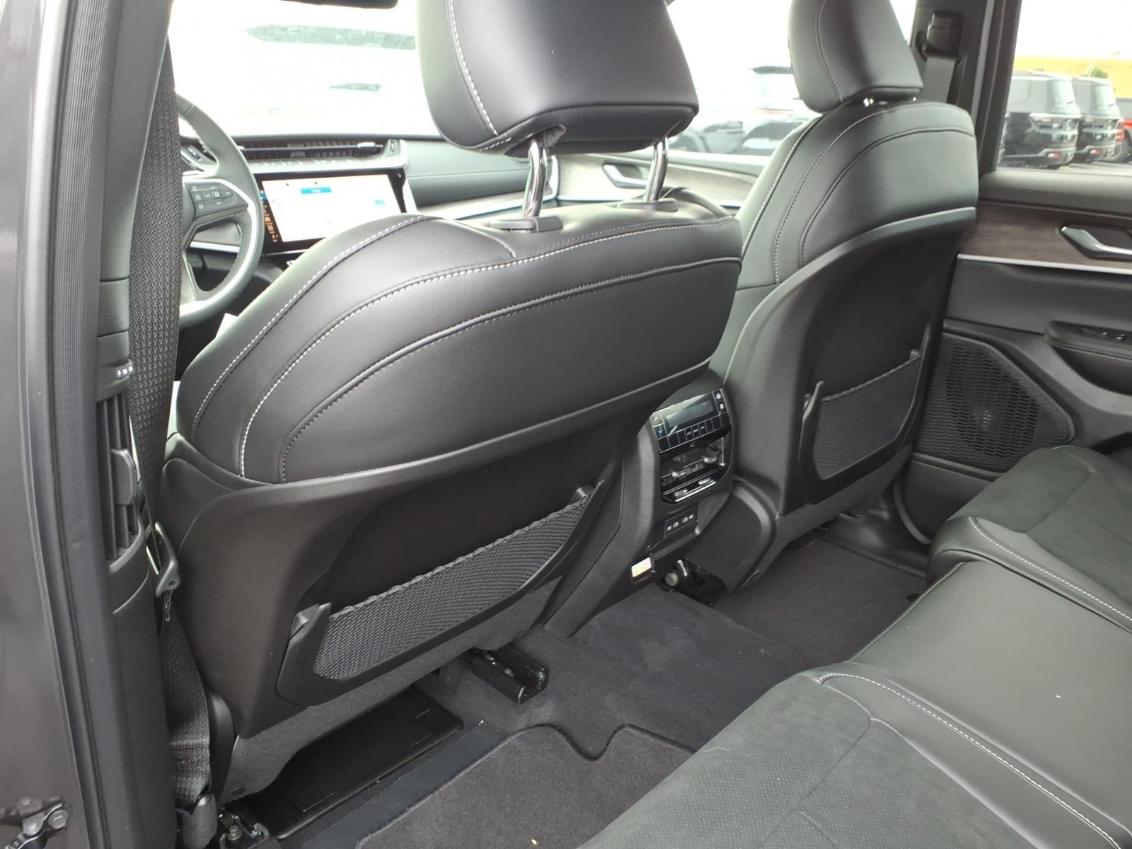 2026 Jeep Grand Cherokee GRAND CHEROKEE L LAREDO ALTITUDE 4X4