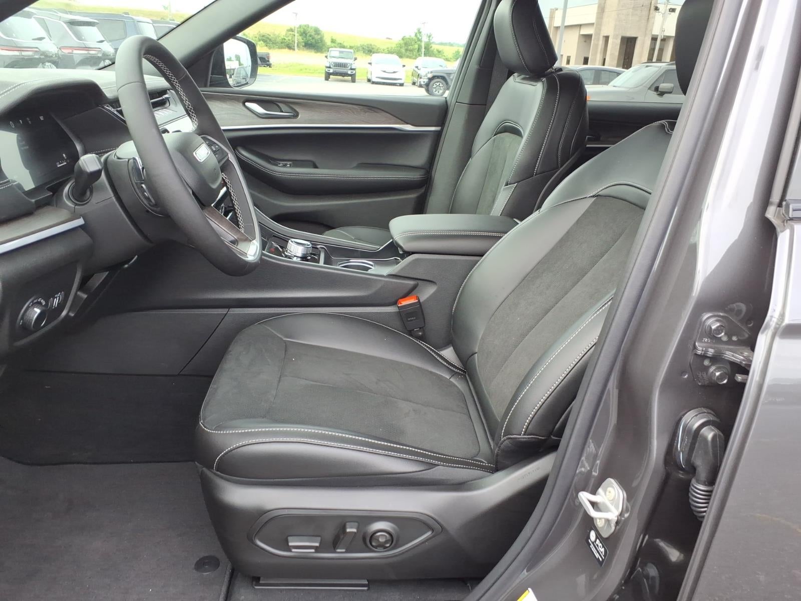 2026 Jeep Grand Cherokee GRAND CHEROKEE L LAREDO ALTITUDE 4X4