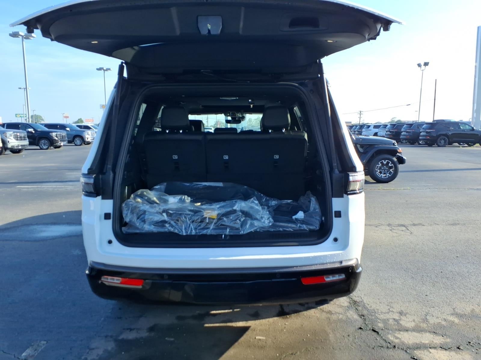 2026 Jeep Grand Wagoneer GRAND WAGONEER UPLAND 4X4