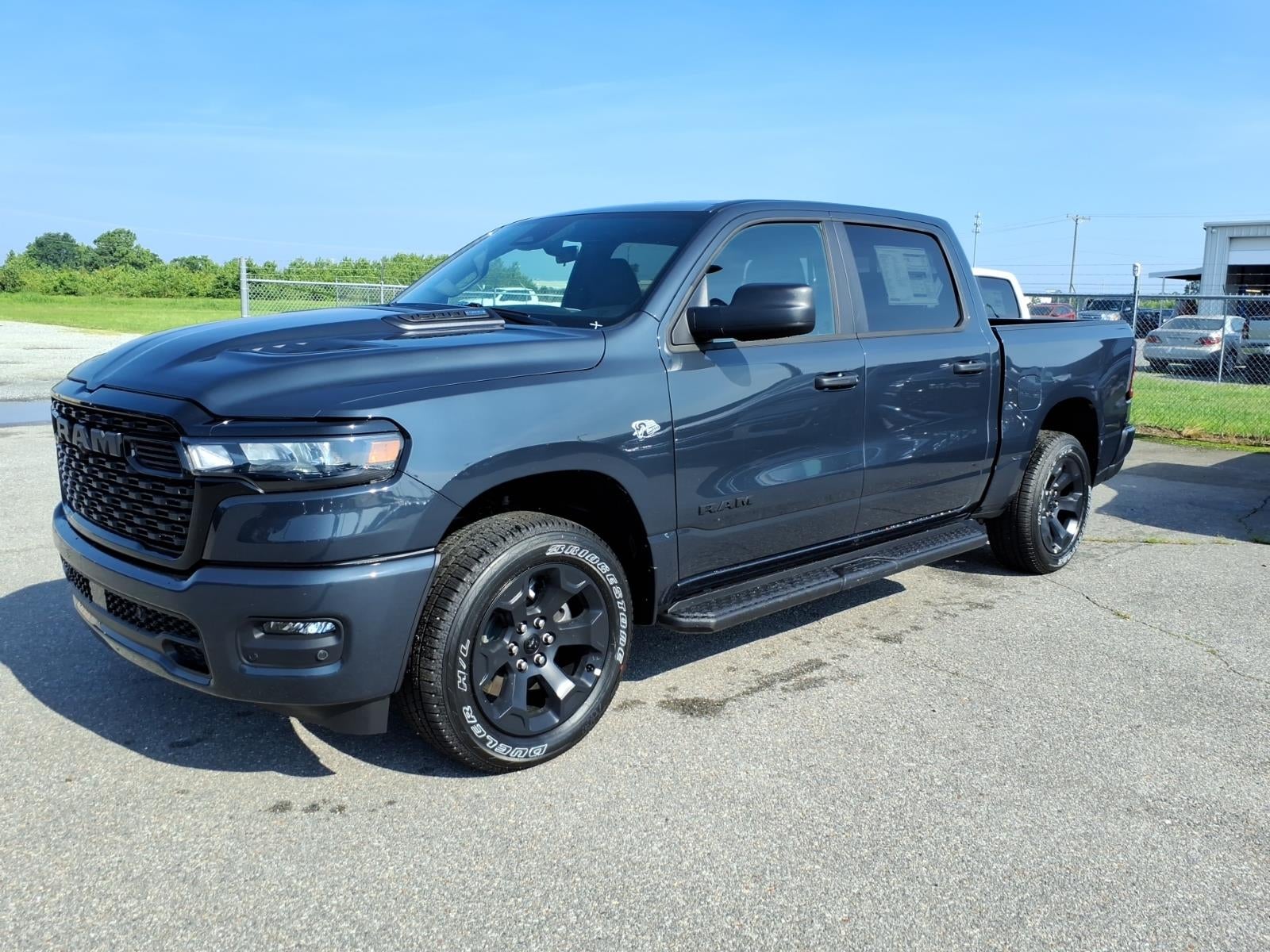 2026 RAM Ram 1500 RAM 1500 EXPRESS CREW CAB 4X4 5'7' BOX
