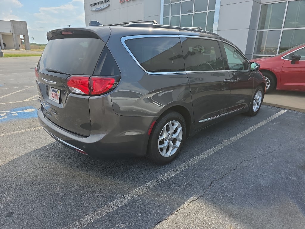 2017 Chrysler Pacifica Touring-L