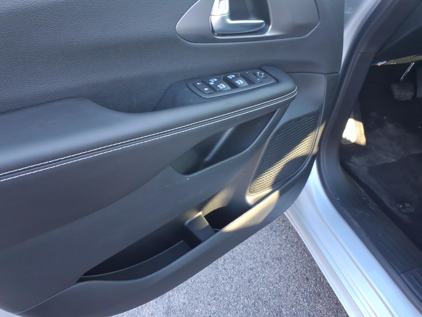 2026 Chrysler Voyager VOYAGER LX