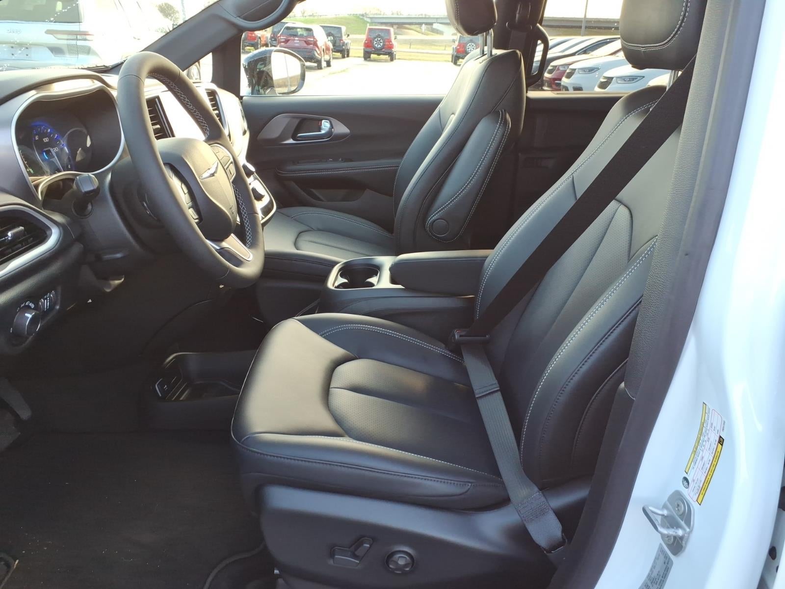 2026 Chrysler Voyager VOYAGER LX