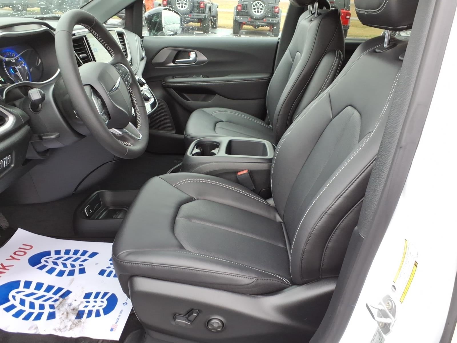 2026 Chrysler Pacifica PACIFICA SELECT AWD