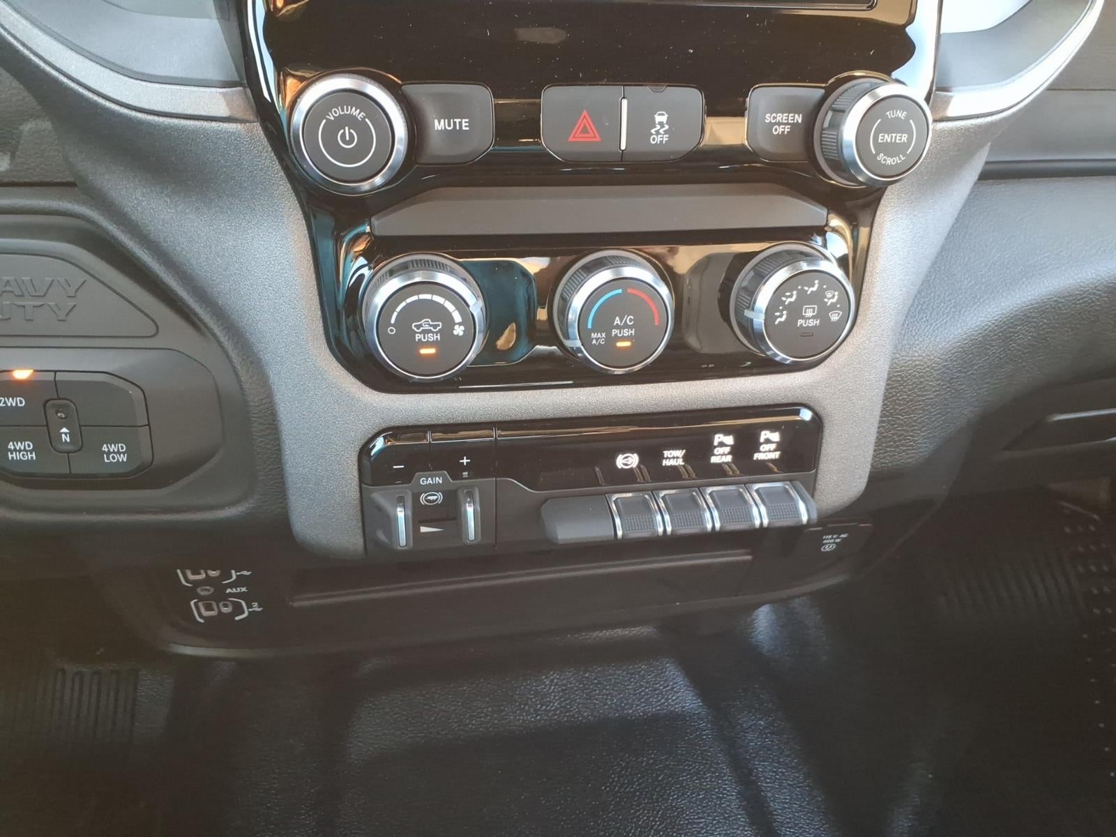2026 RAM 2500 RAM 2500 TRADESMAN CREW CAB 4X4 6'4' BOX