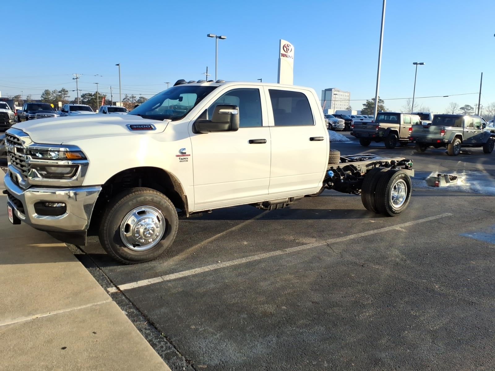 2026 RAM Ram 3500 Chassis Cab RAM 3500 TRADESMAN CREW CAB CHASSIS 4X4 60' CA