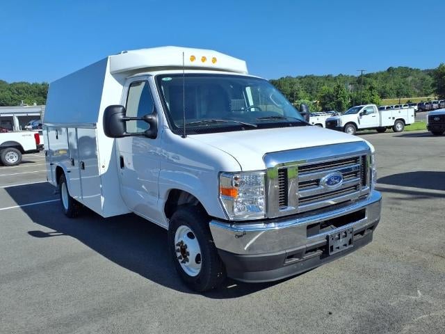 2025 Ford E-Series Cutaway E-350 SRW 138" WB