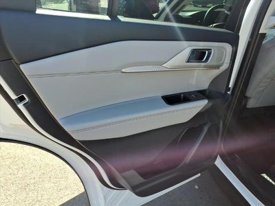 2026 Ford Explorer Active w/100A Pkg RWD