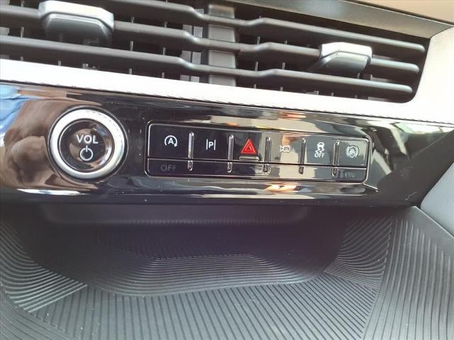 2026 Ford Explorer Active w/100A Pkg RWD