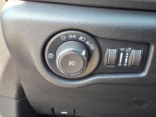 2025 Chrysler Pacifica Select FWD