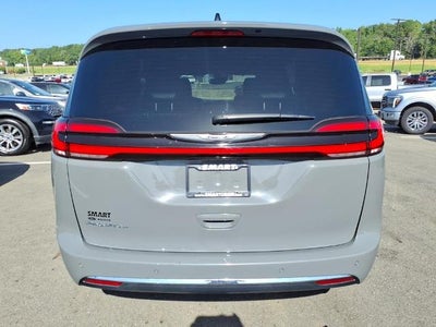 2025 Chrysler Pacifica Select FWD