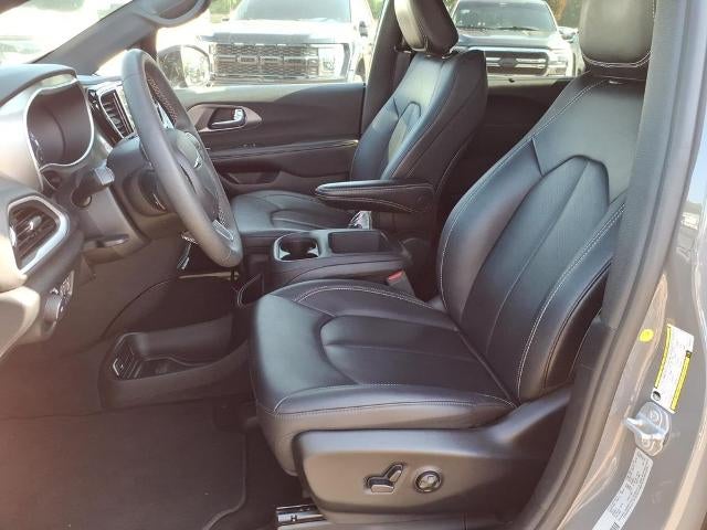 2025 Chrysler Pacifica Select FWD