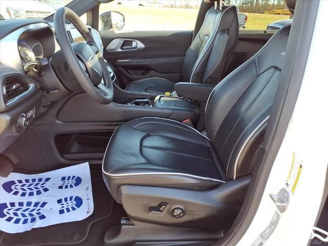 2025 Chrysler Pacifica Limited FWD