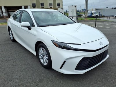2025 Toyota Camry LE (SE)