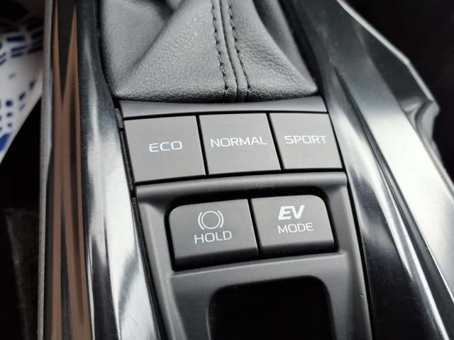 2025 Toyota Camry LE (SE)
