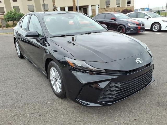2025 Toyota Camry LE (SE)