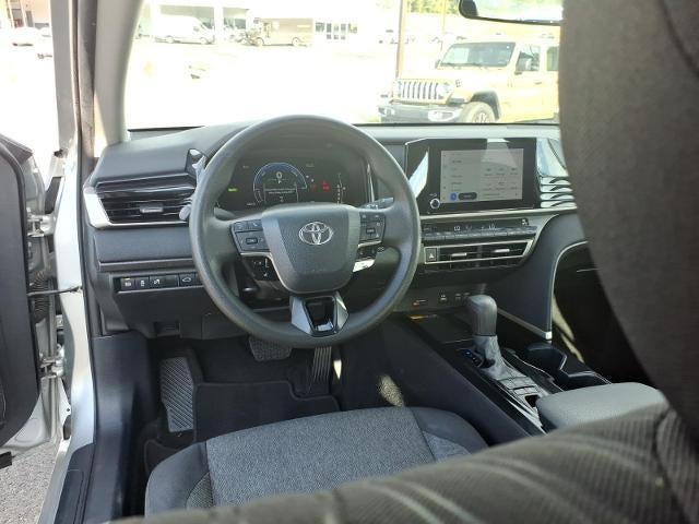 2025 Toyota Camry LE (SE)