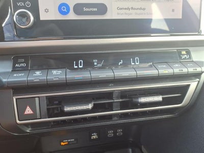 2025 Toyota Camry LE (SE)