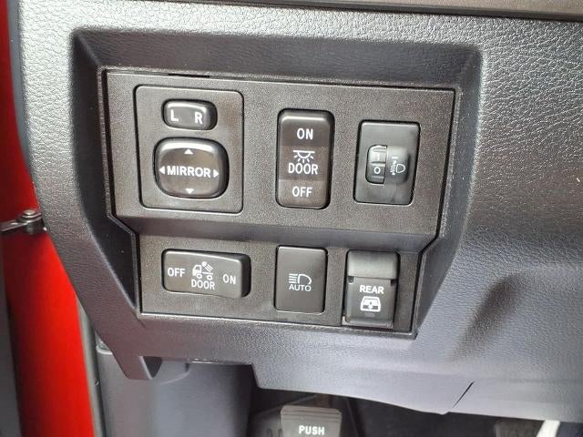 2021 Toyota Tundra 2WD 2WD SR5 CrewMax 5.5' Bed 5.7L (SE)