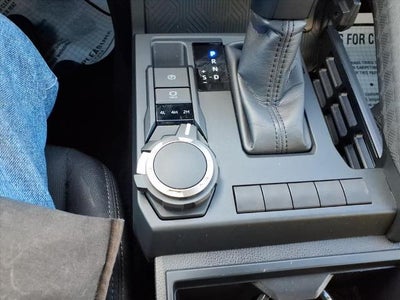 2025 Toyota Tacoma 4WD 4WD SR Double Cab 5' Bed AT (GS)