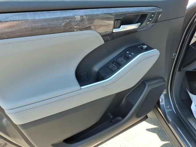 2023 Toyota Highlander Platinum FWD (Natl)