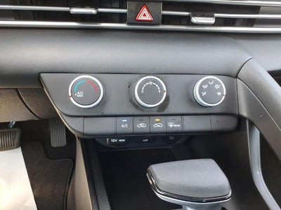 2025 Hyundai ELANTRA SE IVT