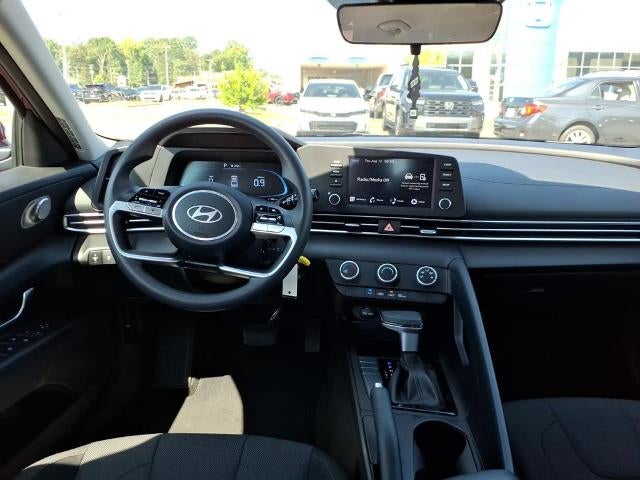 2025 Hyundai ELANTRA SE IVT