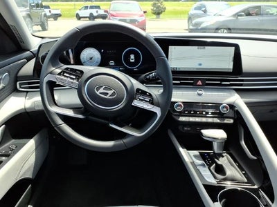 2025 Hyundai ELANTRA Limited IVT